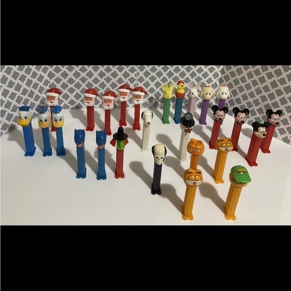Vintage PEZ Candy Dispenser Collection: Lot of 27 - Picture 1 of 12